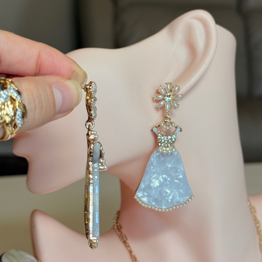⚜️ Elegant Blue Dress-Shaped Earrings - Picture 5 of 10